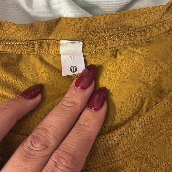 Lululemon Mustard Sleeveless Women's Top - Picture 4 of 5